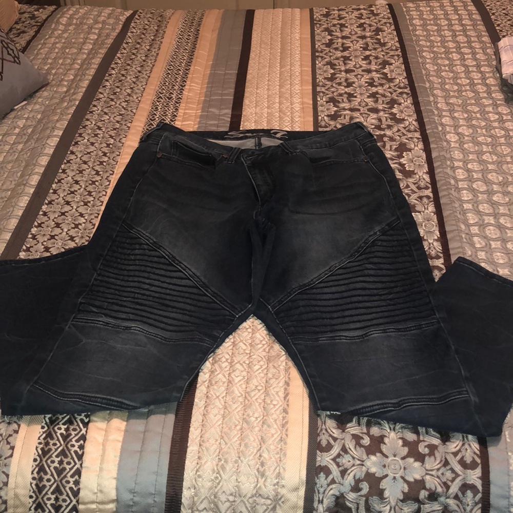 EUC Ladies Seven brand Moto Jeans